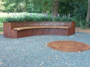 Buurse herdenkt en staat stil
